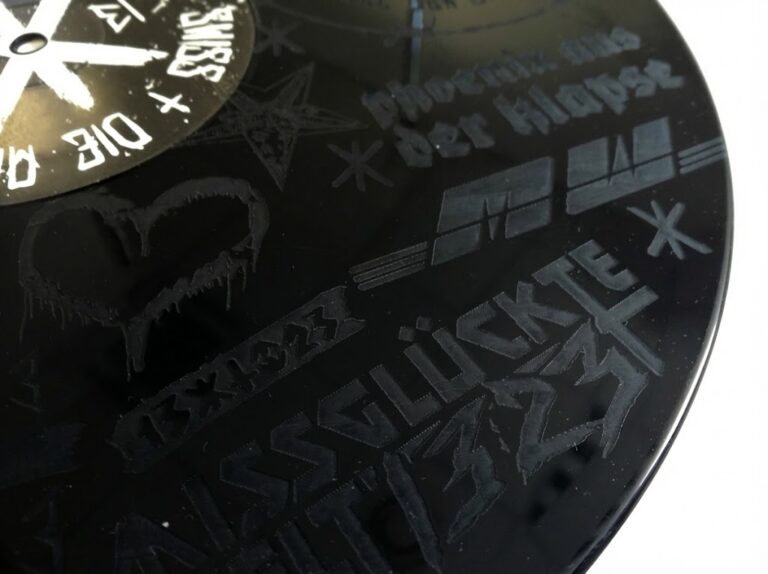 Co&nbsp;to&nbsp;jest Etching?  Personalizacja winyli na&nbsp;wyższym poziomie